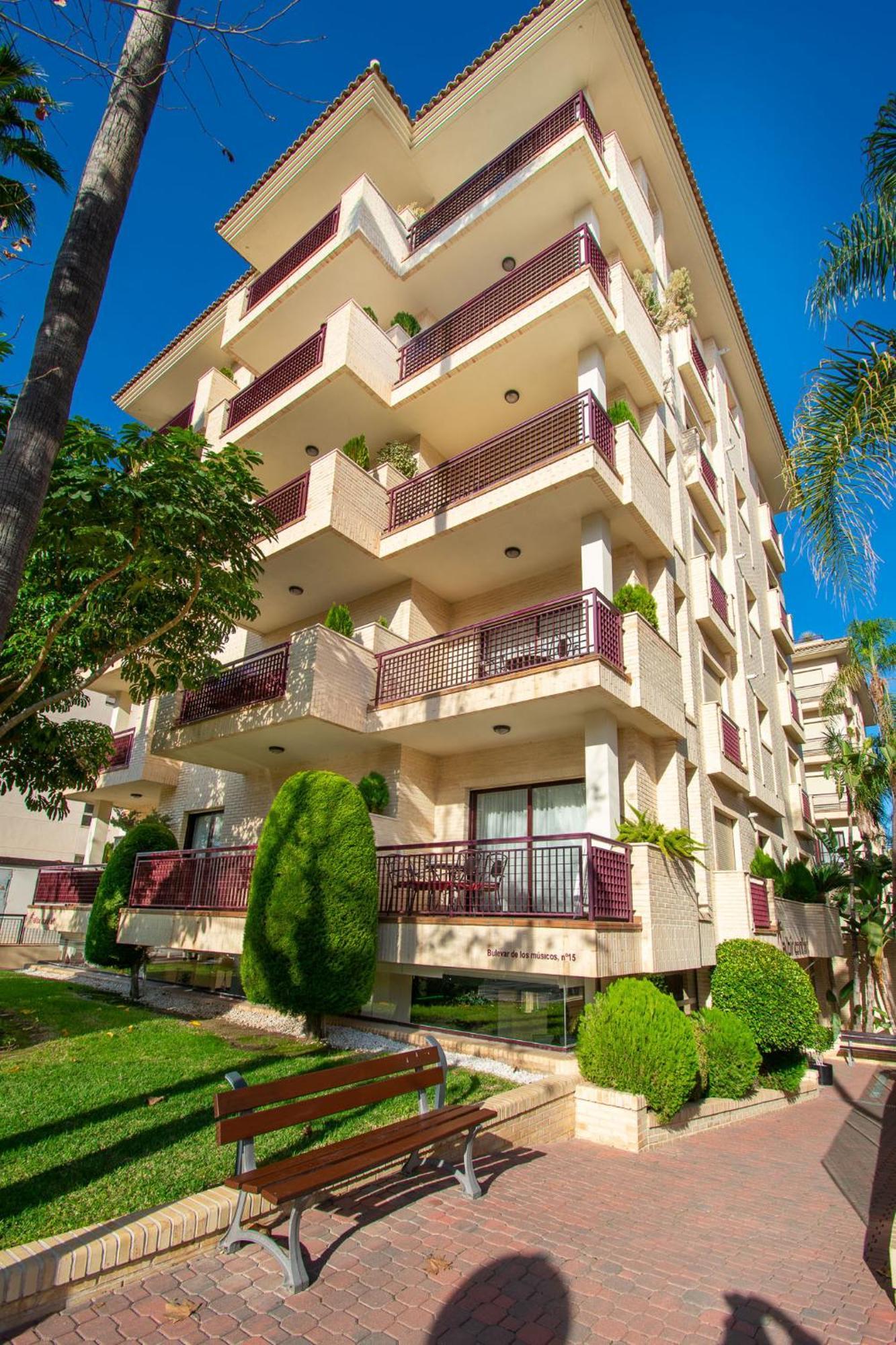 Albir Confort - Avenida 1 Dorm *