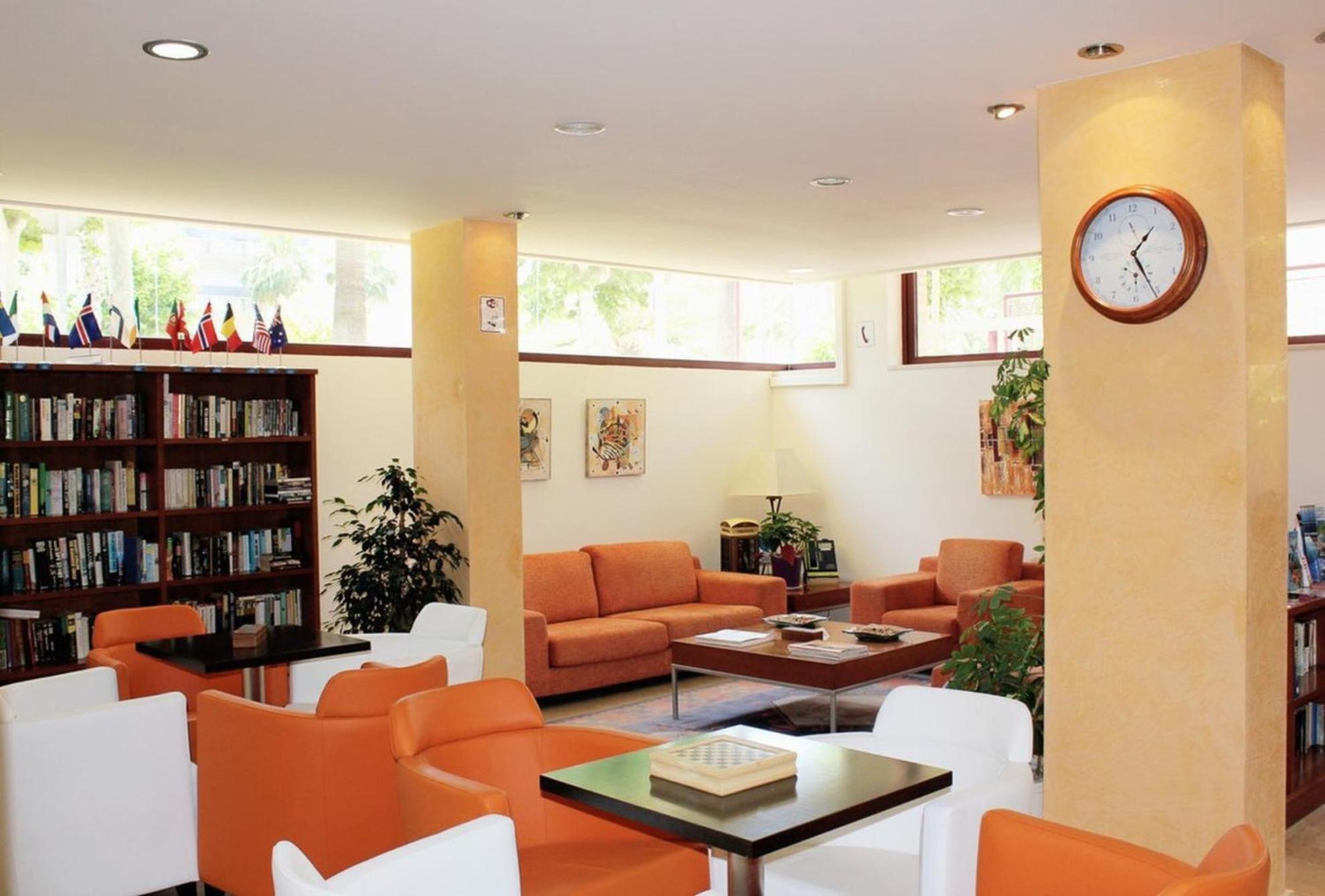 Albir Confort - Avenida 1 Dorm Apartment *